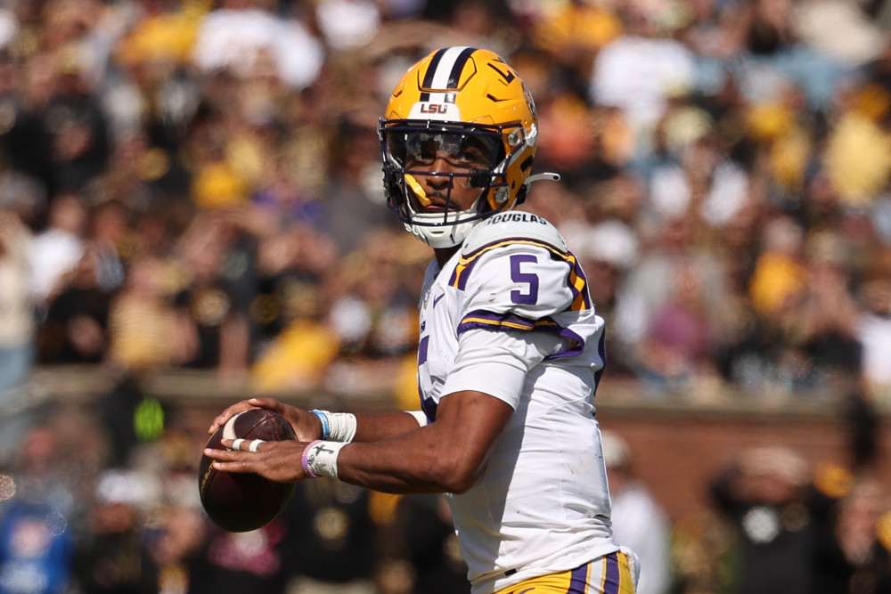 LSU Tigers quarterback Jayden Daniels (5) drops back to pass in the third quarter of an SEC football game between the LSU Tigers and Missouri Tigers on Oct 7, 2023 at Memorial Stadium in Columbia, MO.