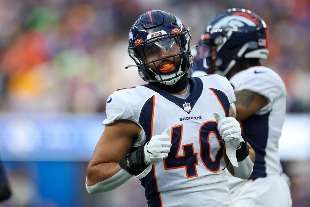 Denver Broncos linebacker Justin Strnad (40) during the NFL game between the Denver Broncos and the Los Angeles Rams on December 25, 2022, at SoFi Stadium in Inglewood, CA.