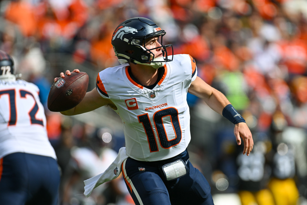 Denver quarterback Bo Nix (10) looks for a receiver during a game between the Denver Broncos and the Pittsburgh Steelers at Empower Field at Mile High in Denver, CO on September 15, 2024.