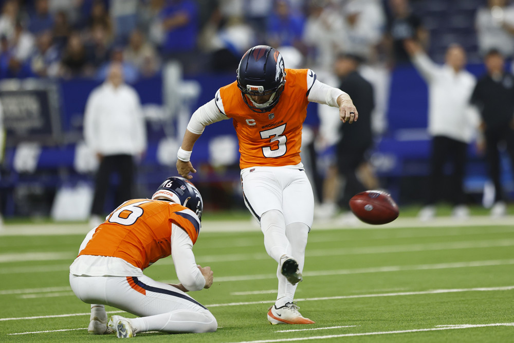 Denver Broncos place kicker Wil Lutz (3) misses on the 42 yard field goal attempt in the fourth quarter of play during an NFL game between the Denver Broncos and the Indianapolis Colts on September 14, 2025 at Lucas Oil Stadium in Indianapolis, IN.