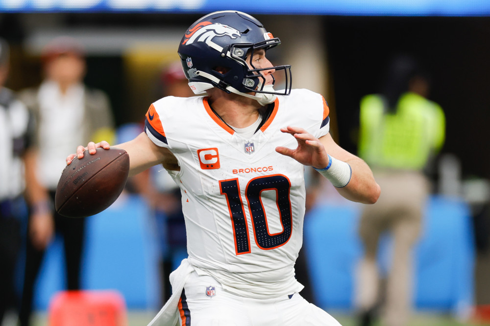 Denver Broncos quarterback Bo Nix (10) back to pass during the NFL game between the Denver Broncos and the Los Angeles Chargers on September 21, 2025, at SoFi Stadium in Inglewood, CA.