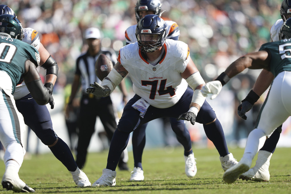 Denver Broncos guard Ben Powers (74) sets up to block during the game between the Denver Broncos and the Philadelphia Eagles on October 5, 2025 at Lincoln Financial Field in Philadelphia, PA.