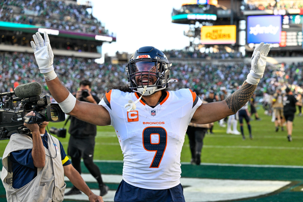 Denver Broncos safety Talanoa Hufanga #9 taunts the crowd mimicking Fly Eagles Fly after the game between the Philadelphia Eagles and the Denver Broncos on October 5th, 2025 at Lincoln Financial Field in Philadelphia, PA.
