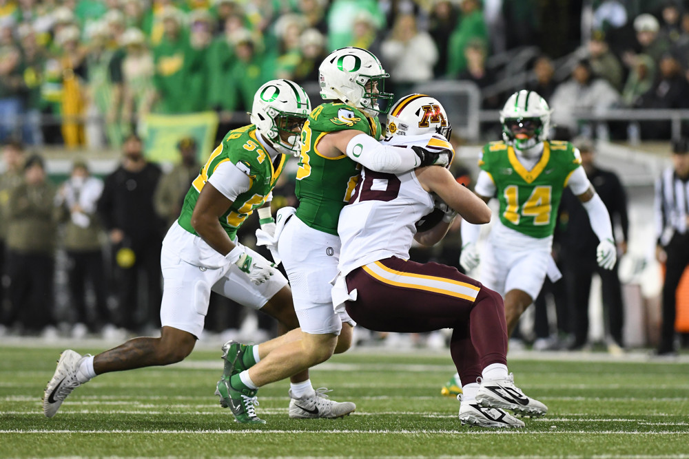 Oregon Ducks linebacker Bryce Boettcher (28) tackles Minnesota Golden Gophers tight end Jameson Geers (86) after a gain during a college football game between the Minnesota Golden Gophers and the Oregon Ducks on November 14, 2025, at Autzen Stadium in Eugene, Oregon.