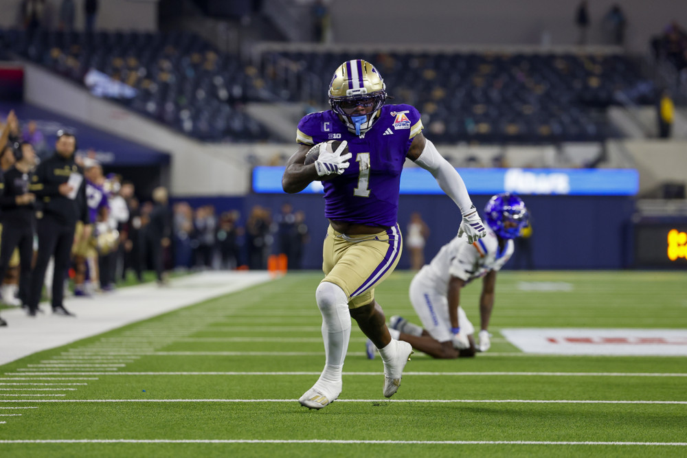 Washington Huskies running back Jonah Coleman (1) runs the ball during the LA Bowl hosted by Gronk between the Boise State Broncos and the Washington Huskies on December 13, 2025, at SoFi Stadium in Inglewood, CA.